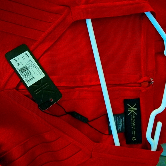 BNWT Kim Kardashian Red 3/4 Sleeve Dress-Small - Picture 3 of 6